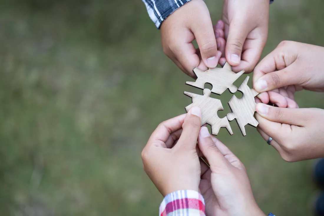 close-up-hands-holding-jigsaw-piece